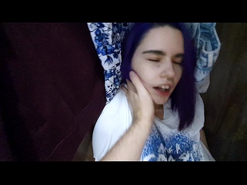 ❤️ Atradu savu māsu skapī un palīdzēju viņai beigt. Sekss video pie porno lv.bestsexporno.ru ﹏